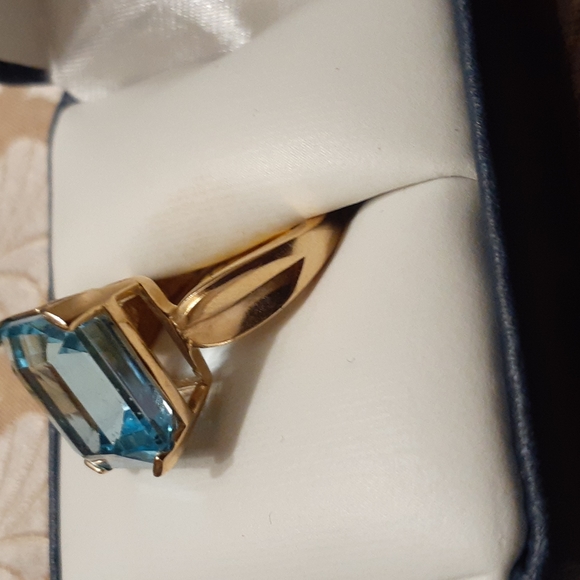 10K YELLOW GOLD BLUE TOPAZ RING NWT EMERALD STONE - Picture 4 of 7